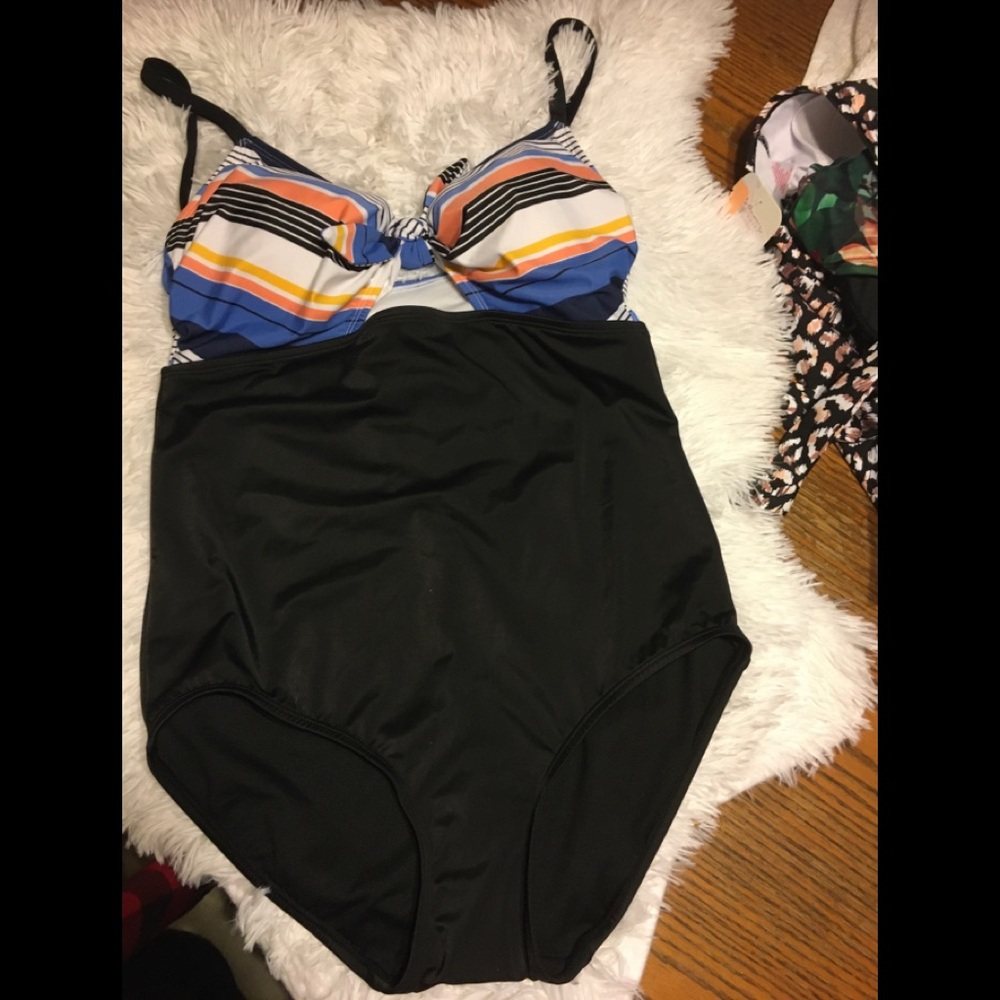 Beach Betty by: Miracle One piece swimsuit 1X *